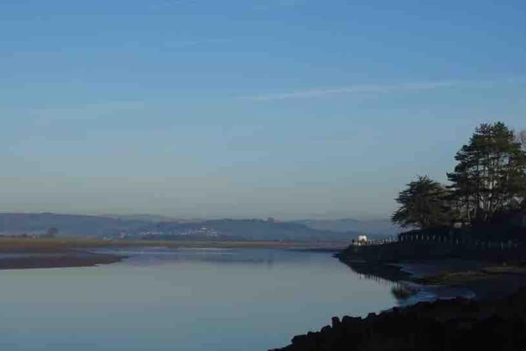 Watersedge Retreat, Views, Sunsets, Dogs Welcome Sandside  Exterior photo